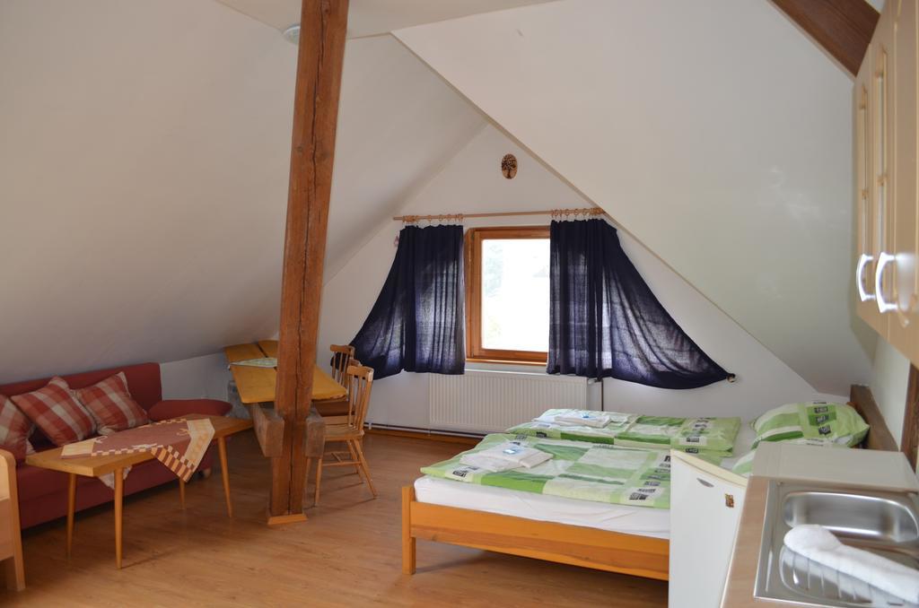 Famozclub Hotel Bakov nad Jizerou Phòng bức ảnh