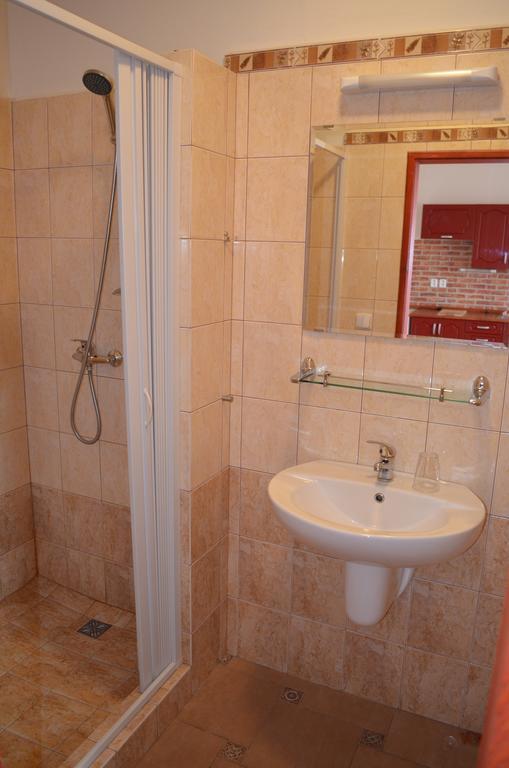 Famozclub Hotel Bakov nad Jizerou Phòng bức ảnh