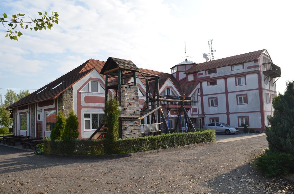 Famozclub Hotel Bakov nad Jizerou Ngoại thất bức ảnh