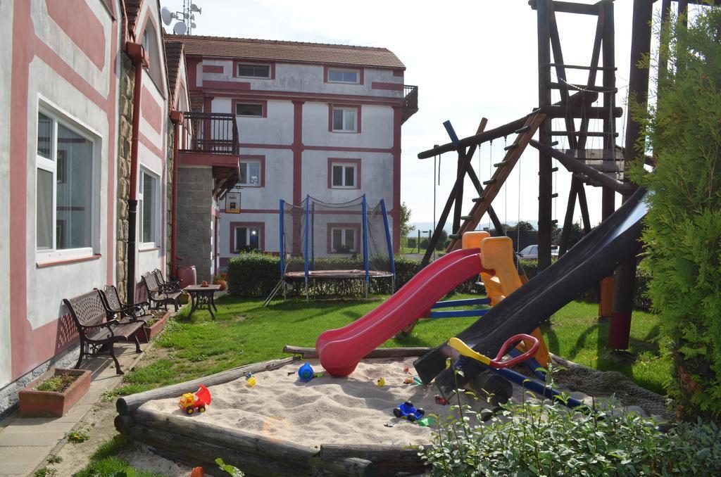 Famozclub Hotel Bakov nad Jizerou Ngoại thất bức ảnh