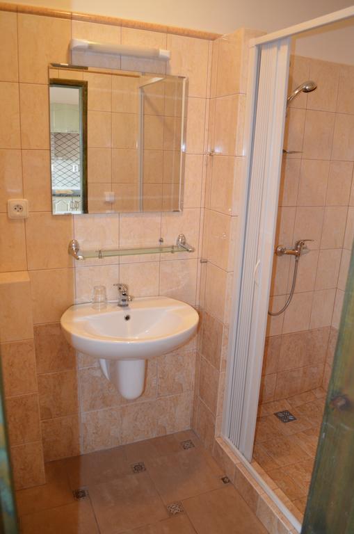 Famozclub Hotel Bakov nad Jizerou Phòng bức ảnh