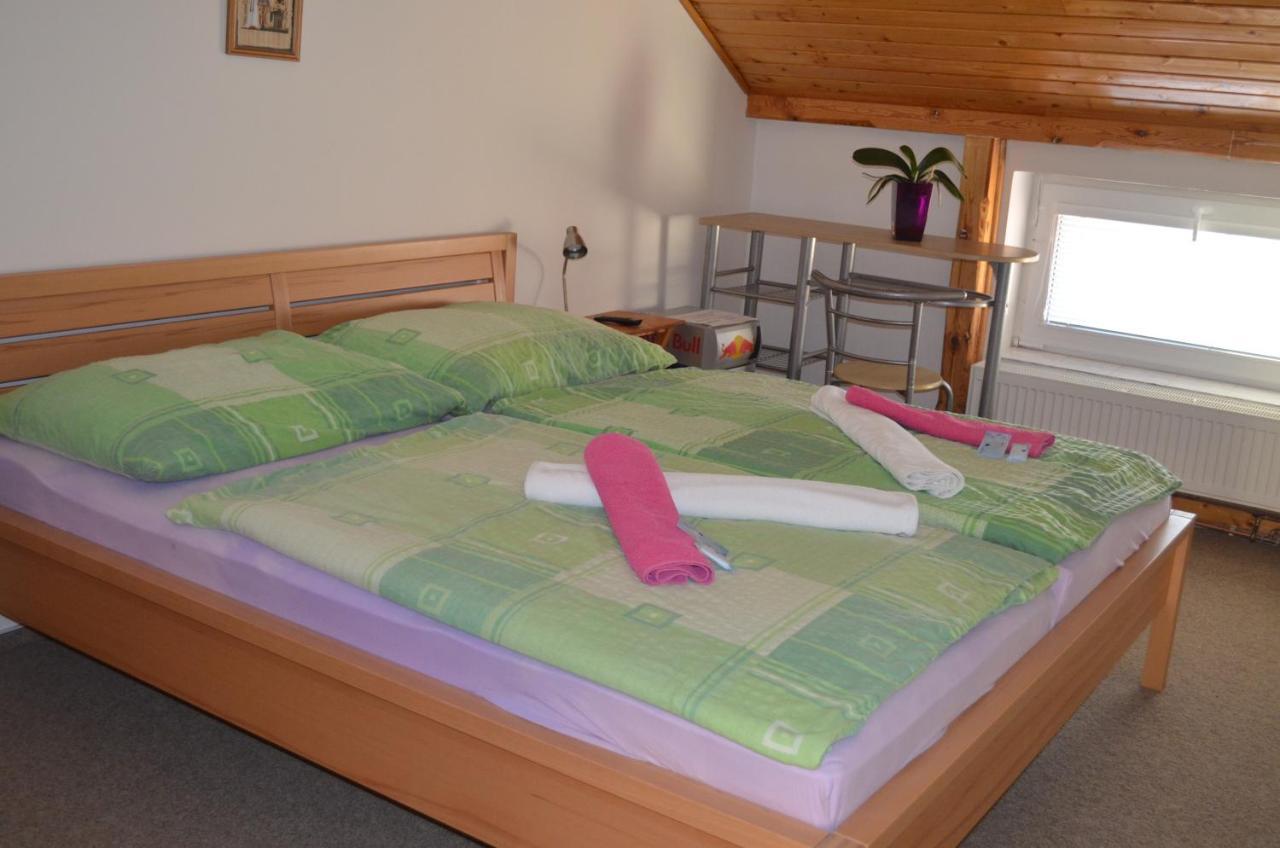 Famozclub Hotel Bakov nad Jizerou Phòng bức ảnh