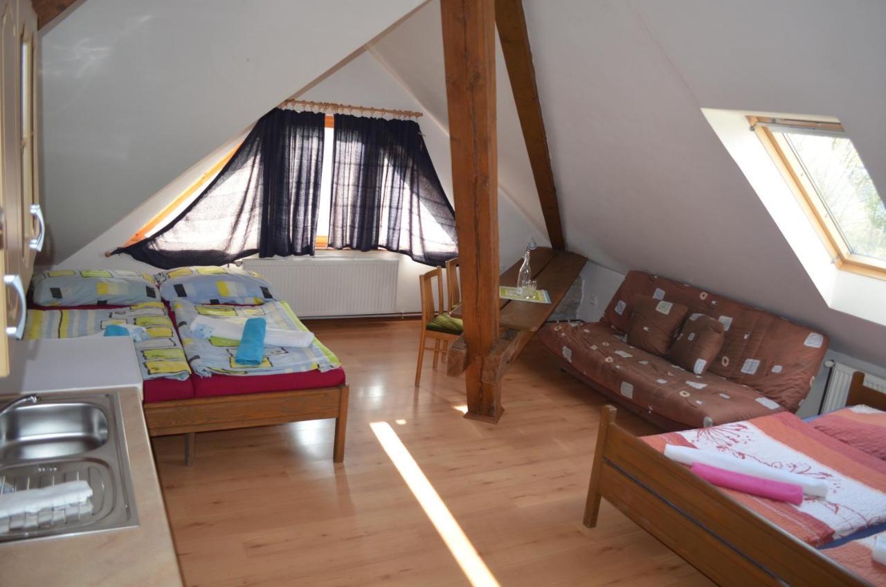 Famozclub Hotel Bakov nad Jizerou Phòng bức ảnh