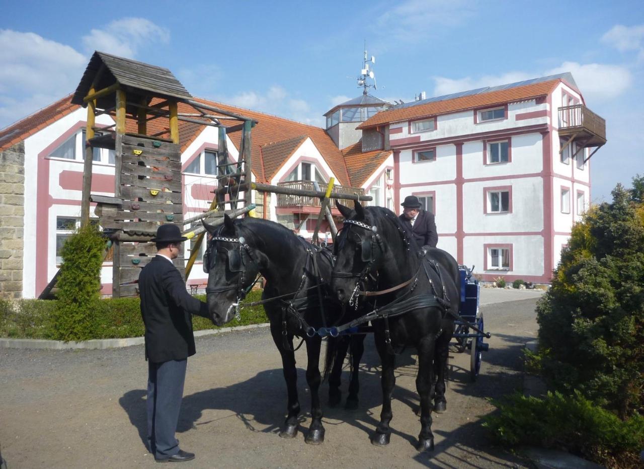 Famozclub Hotel Bakov nad Jizerou Ngoại thất bức ảnh