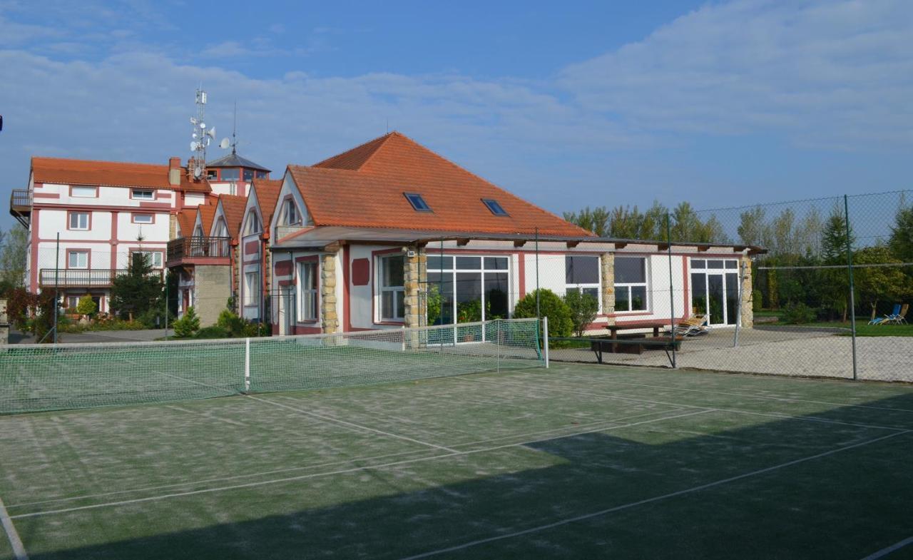 Famozclub Hotel Bakov nad Jizerou Ngoại thất bức ảnh