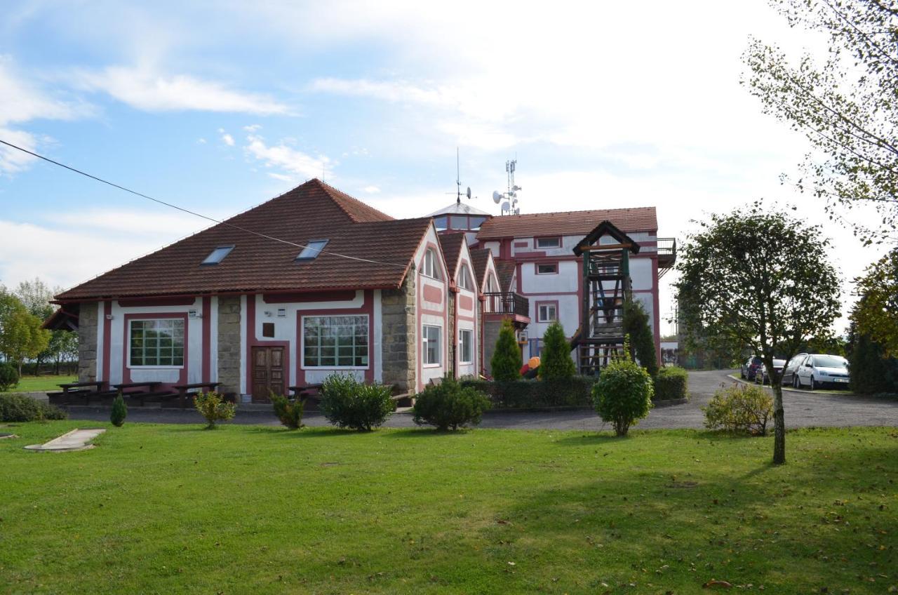 Famozclub Hotel Bakov nad Jizerou Ngoại thất bức ảnh